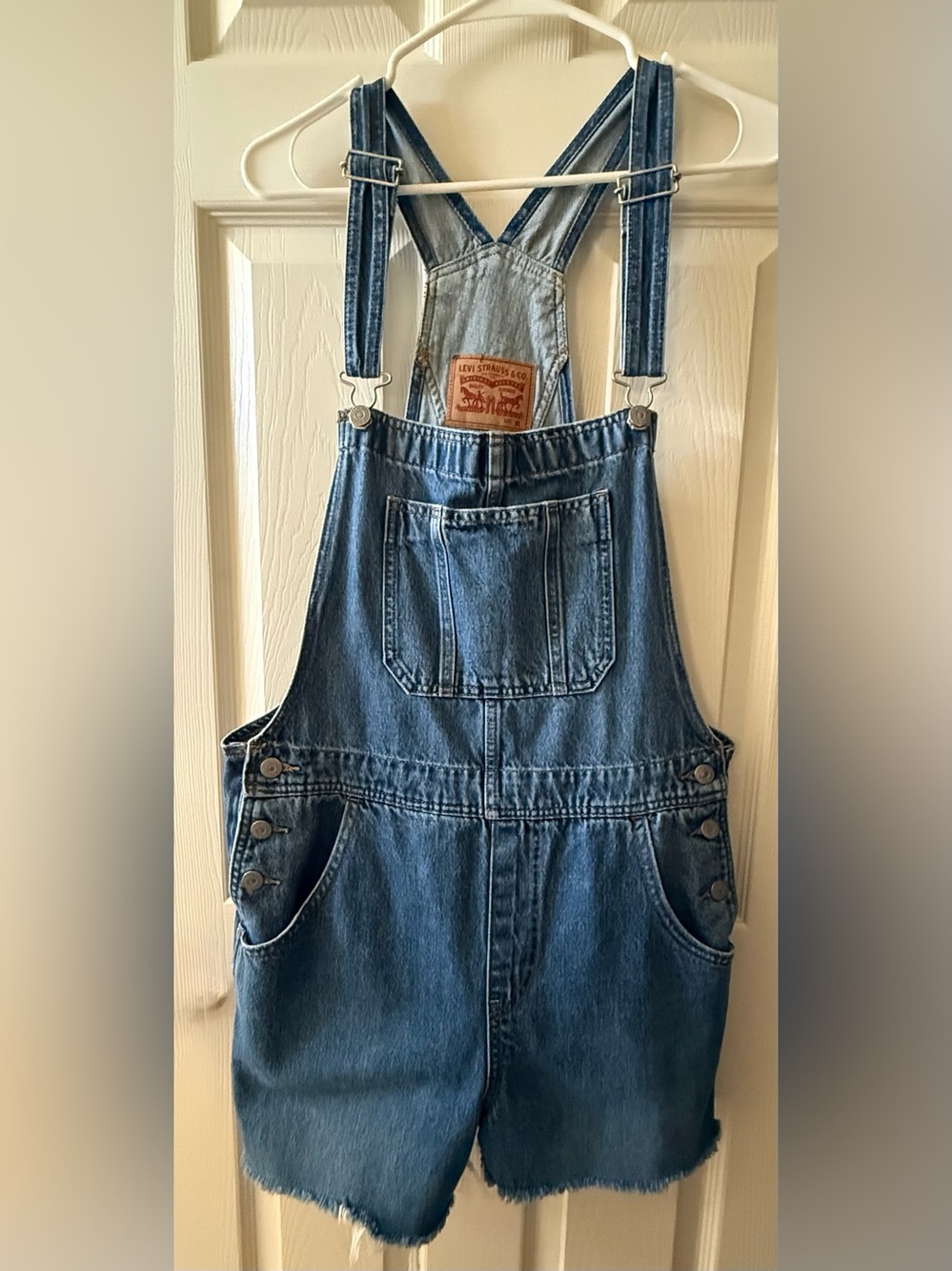 NWOT- Levi’s jean short overalls